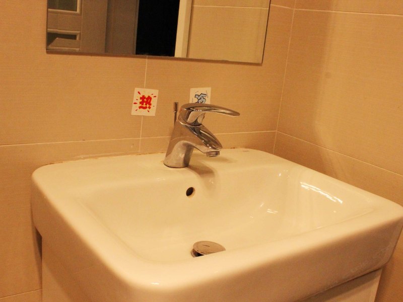 hotelPic