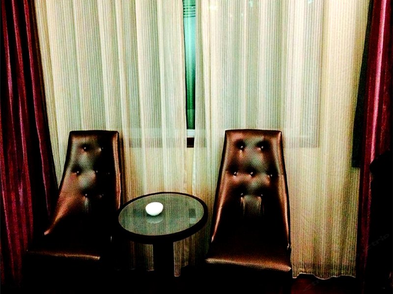 hotelPic
