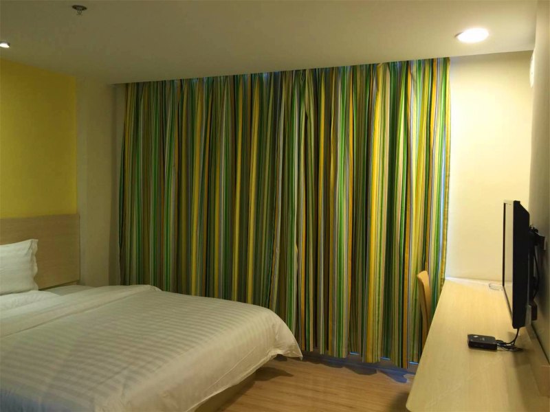 hotelPic