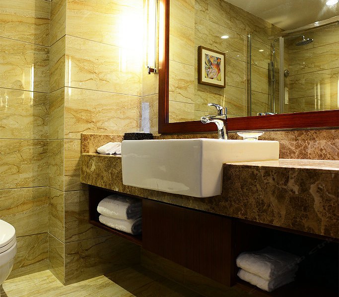 hotelPic