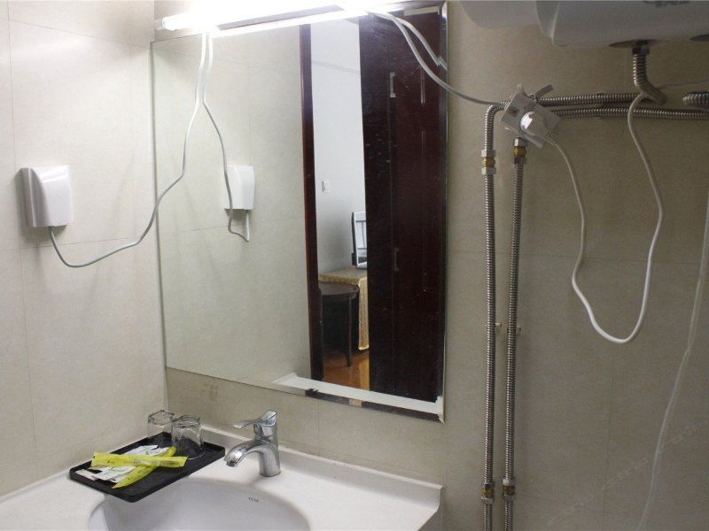 hotelPic