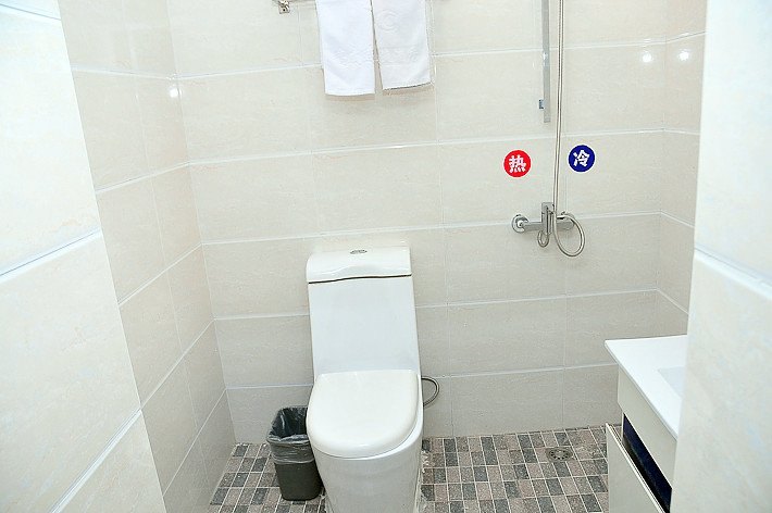 hotelPic