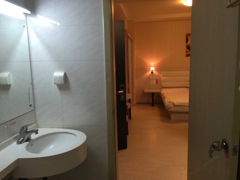 hotelPic
