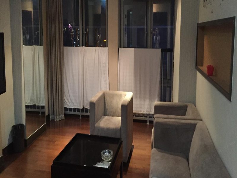 hotelPic
