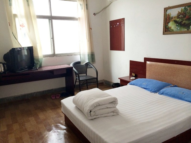 hotelPic