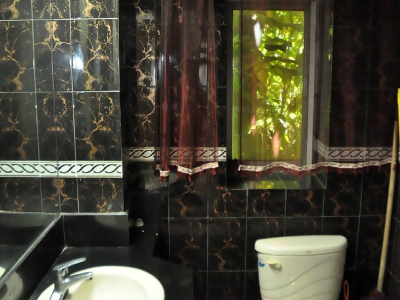 hotelPic