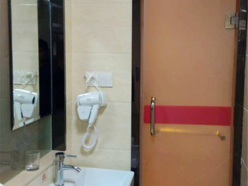 hotelPic