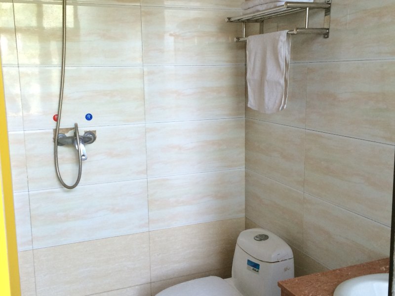 hotelPic