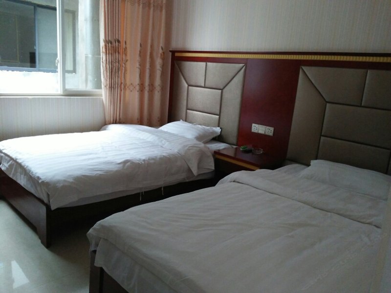 hotelPic