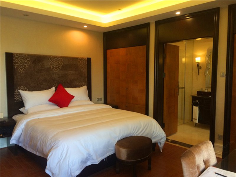hotelPic