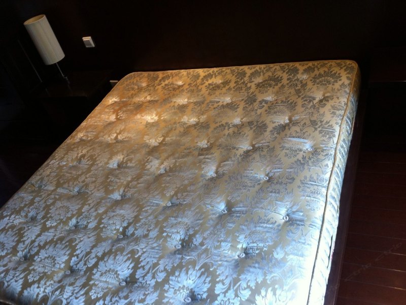 hotelPic