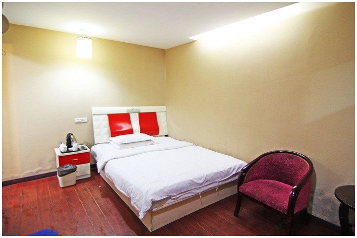 hotelPic