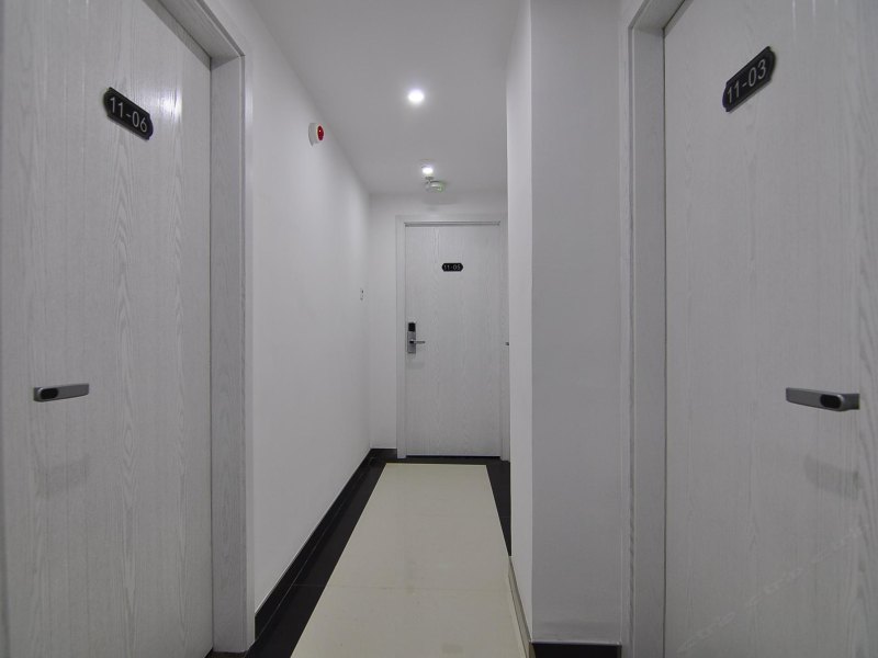 hotelPic