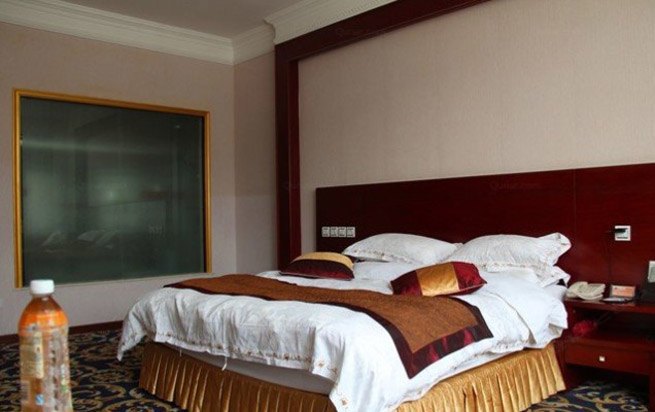 hotelPic