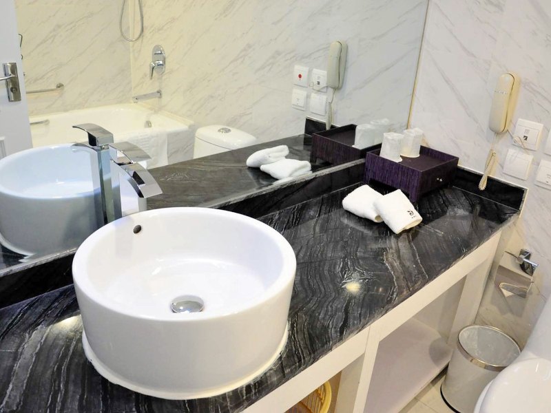 hotelPic