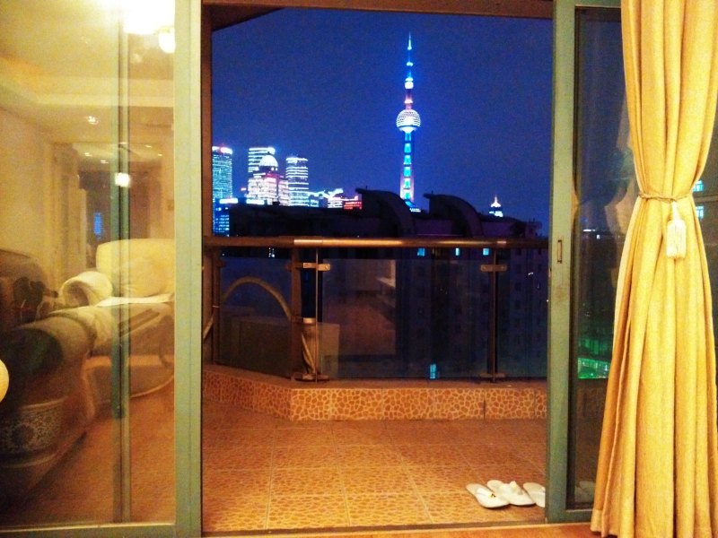 hotelPic