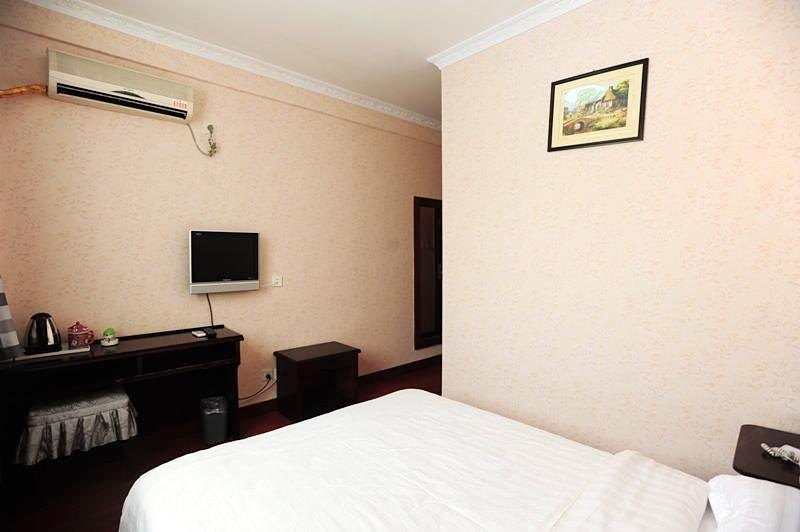 hotelPic