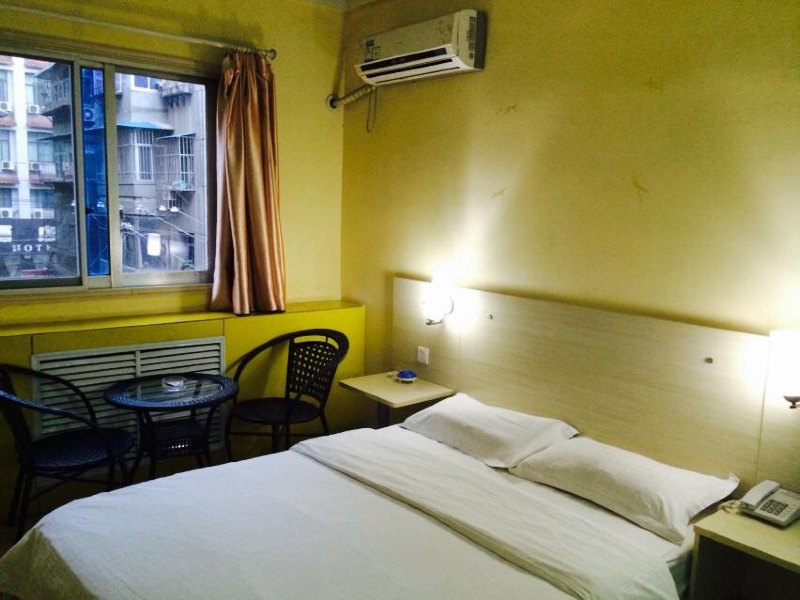hotelPic