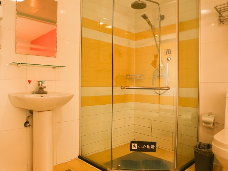 hotelPic