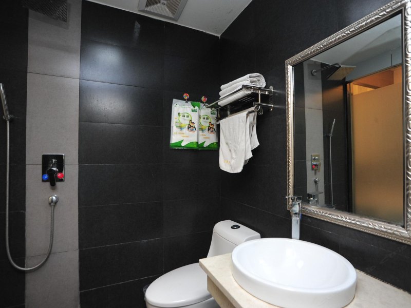 hotelPic