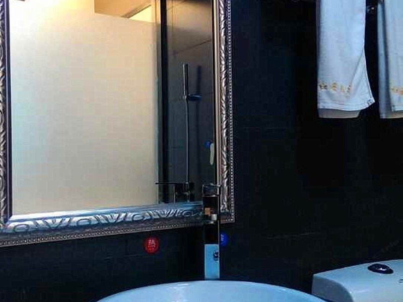 hotelPic