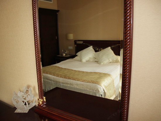 hotelPic