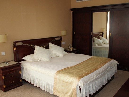 hotelPic