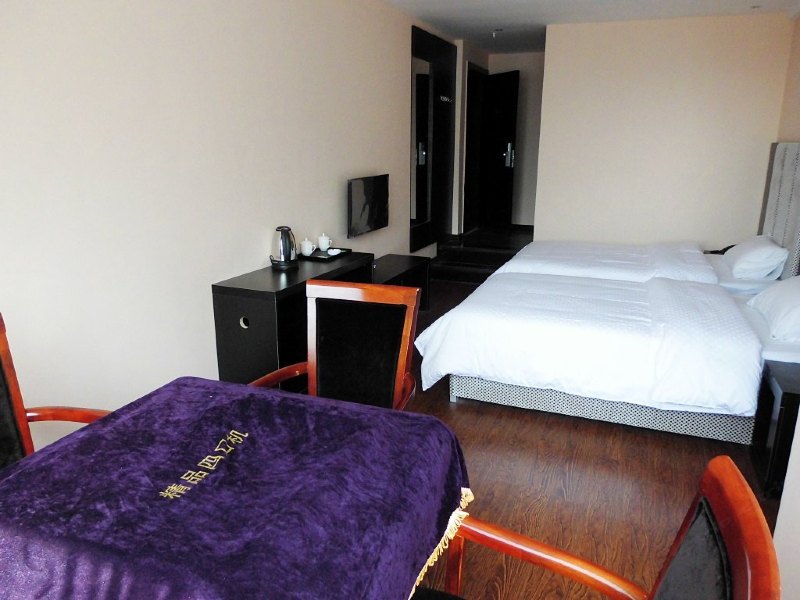 hotelPic