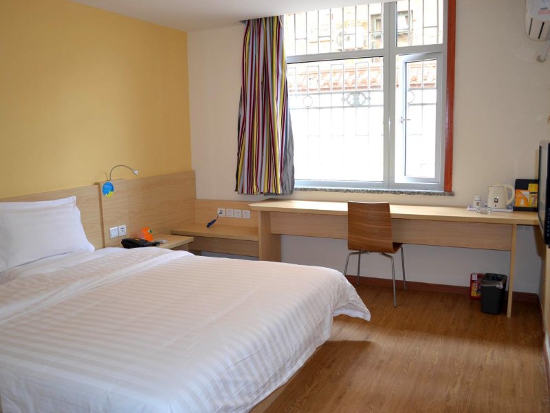 hotelPic