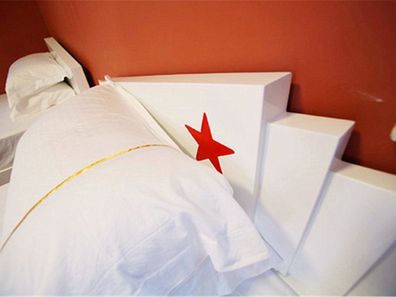 hotelPic