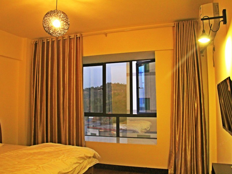 hotelPic
