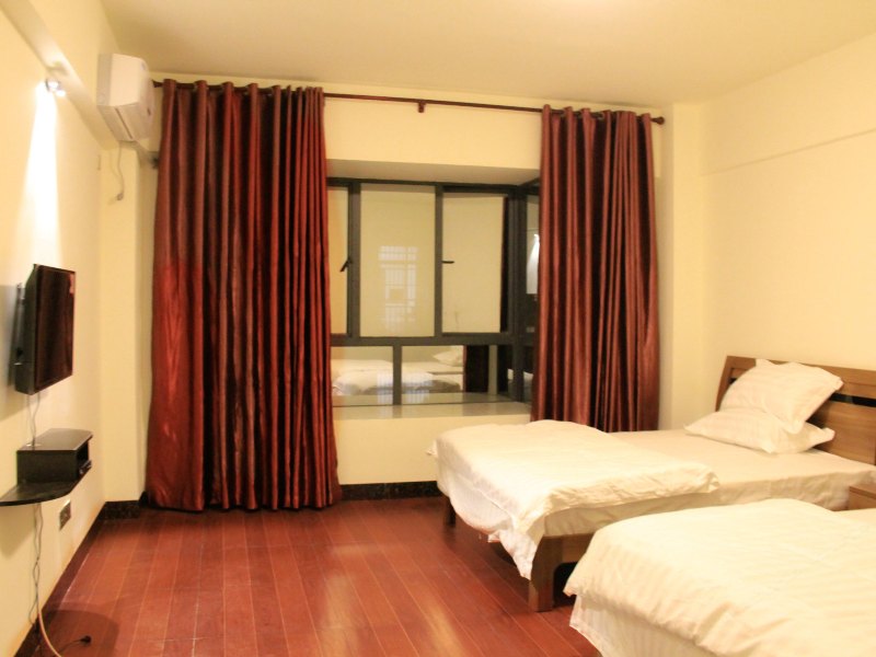 hotelPic