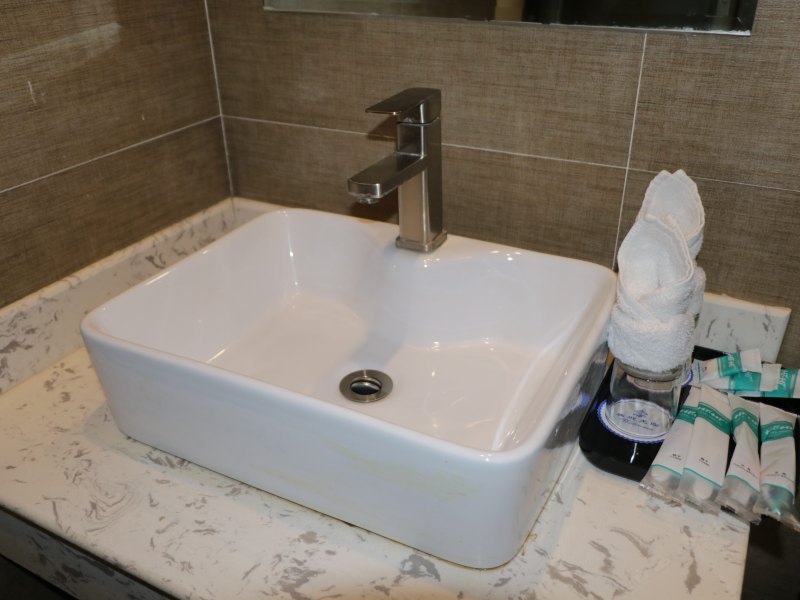 hotelPic