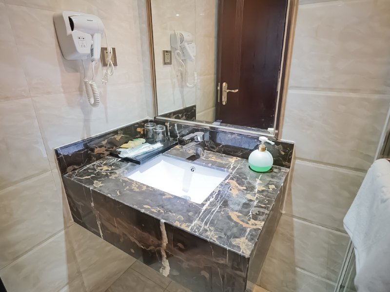 hotelPic