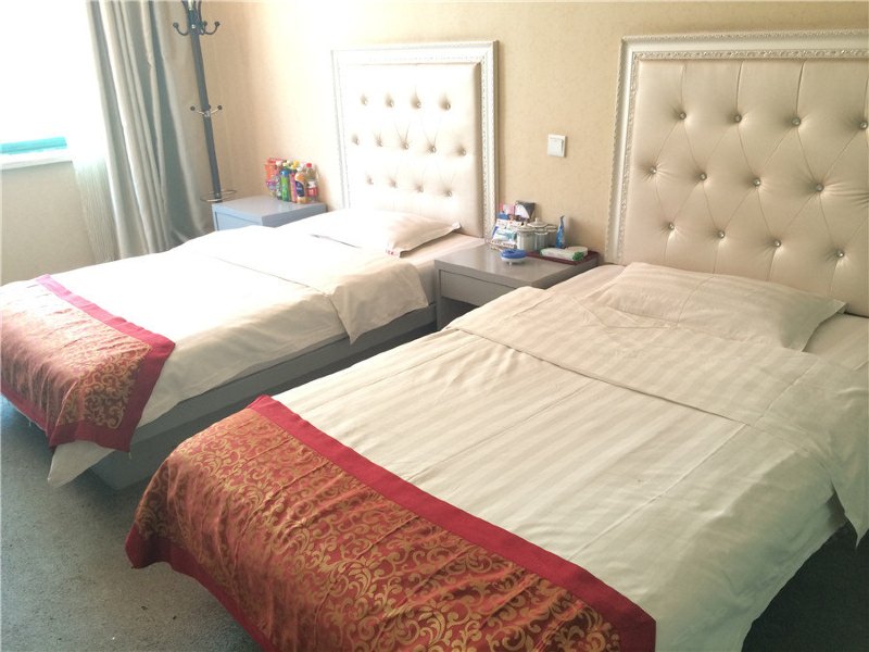 hotelPic