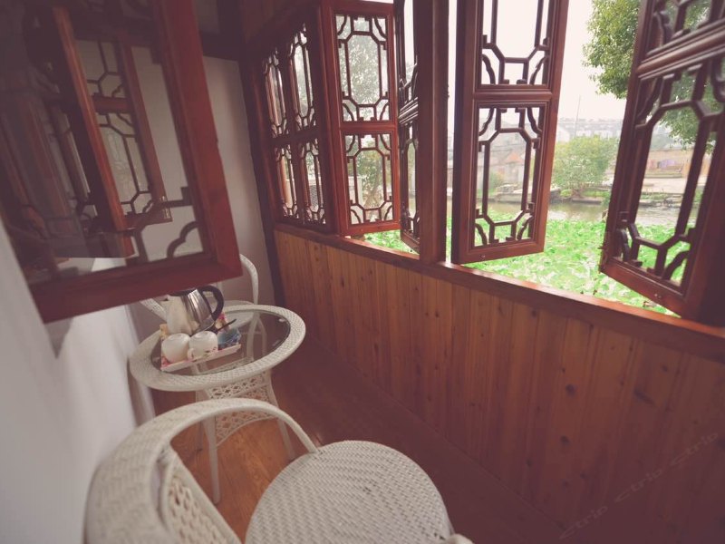 hotelPic