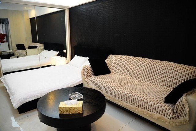 hotelPic