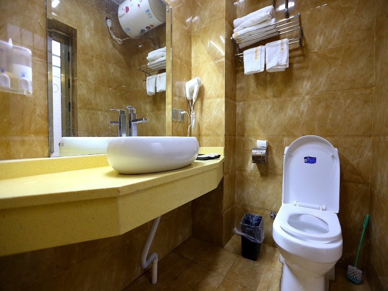 hotelPic