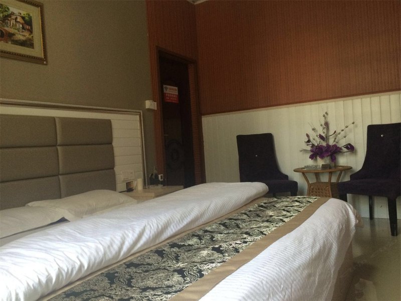 hotelPic