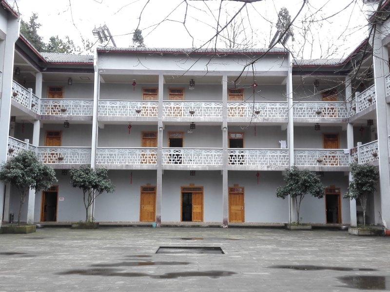 hotelPic