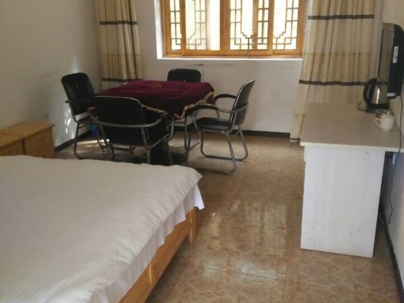 hotelPic