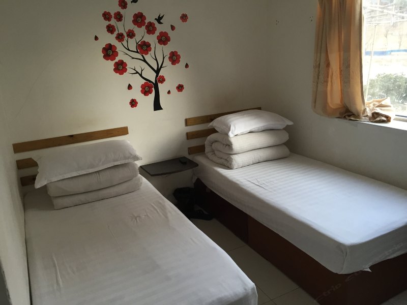 hotelPic