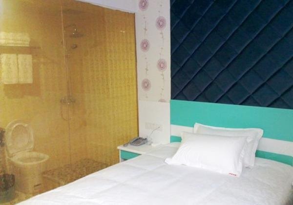hotelPic