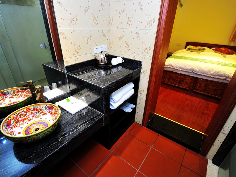 hotelPic