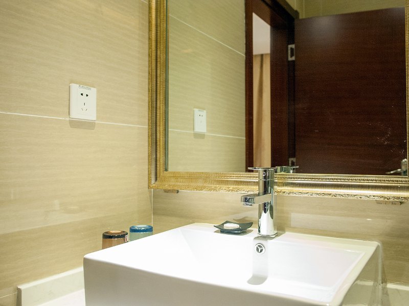 hotelPic