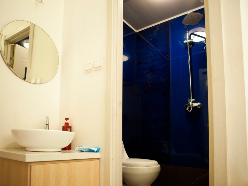 hotelPic