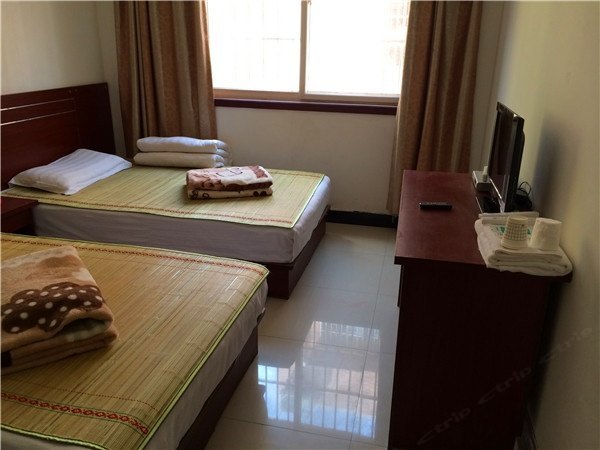 hotelPic