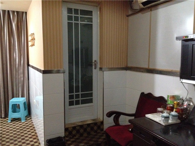 hotelPic