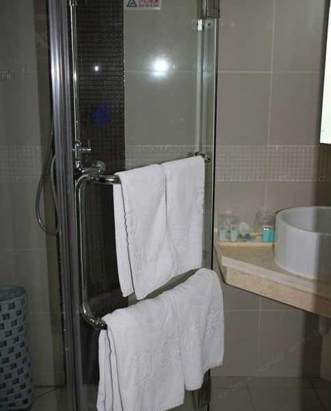 hotelPic