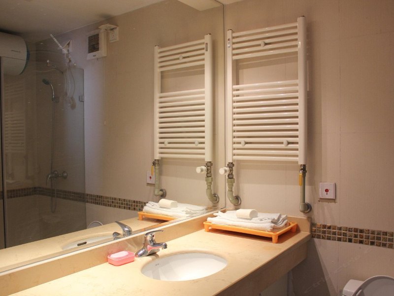 hotelPic